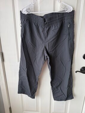 Eddie Bauer Lightweight Dark Gray Cropped Active Pants